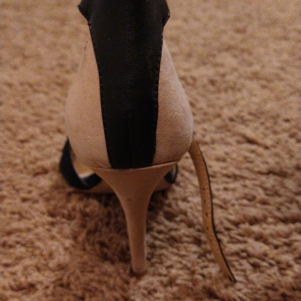 Shoes - Picture 3 of 7